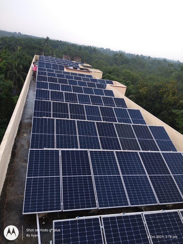 off-grid solar system works