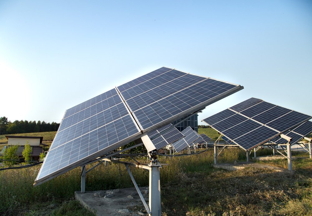 Solar Panel | On-grid vs Off-grid vs Hybrid: What's best for you?